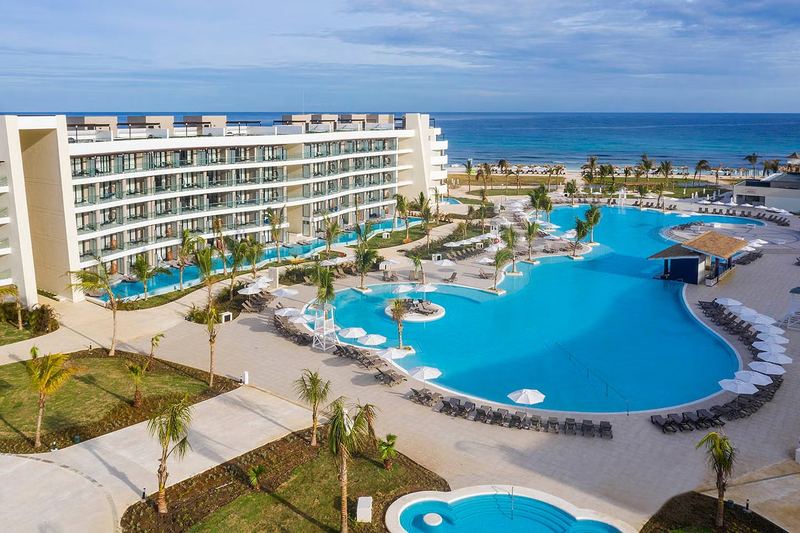 The pools at Ocean Coral Spring from above