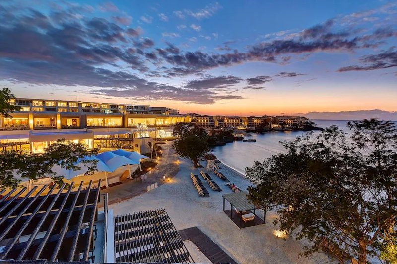 The swim-up bar at Royalton Negril