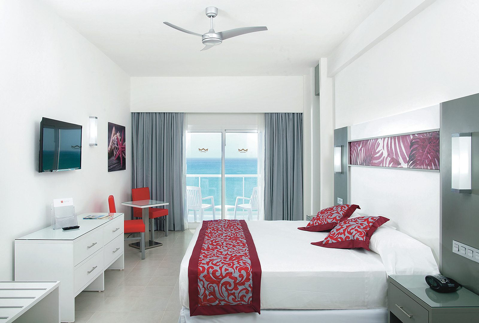 Double Room Ocean Front, king bed