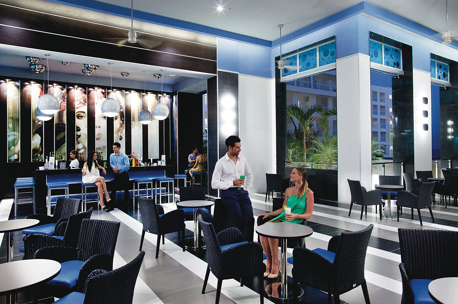 Burbujas lobby bar