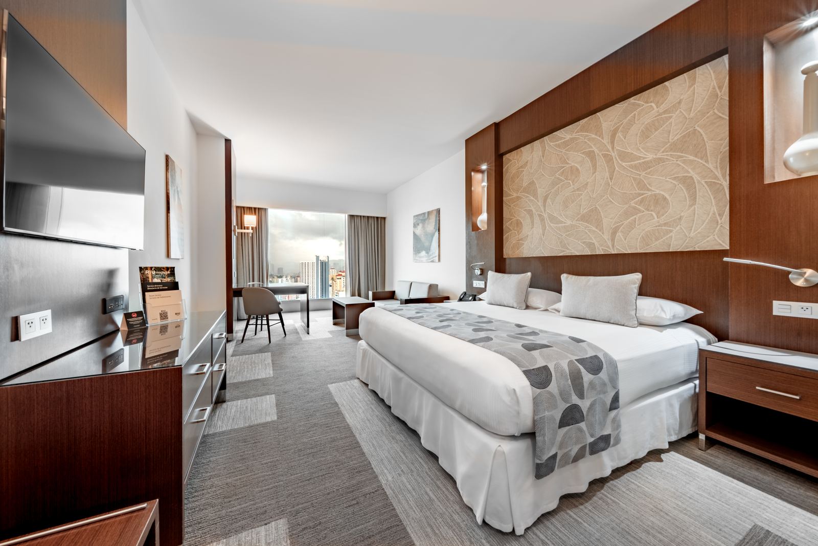 Deluxe King room