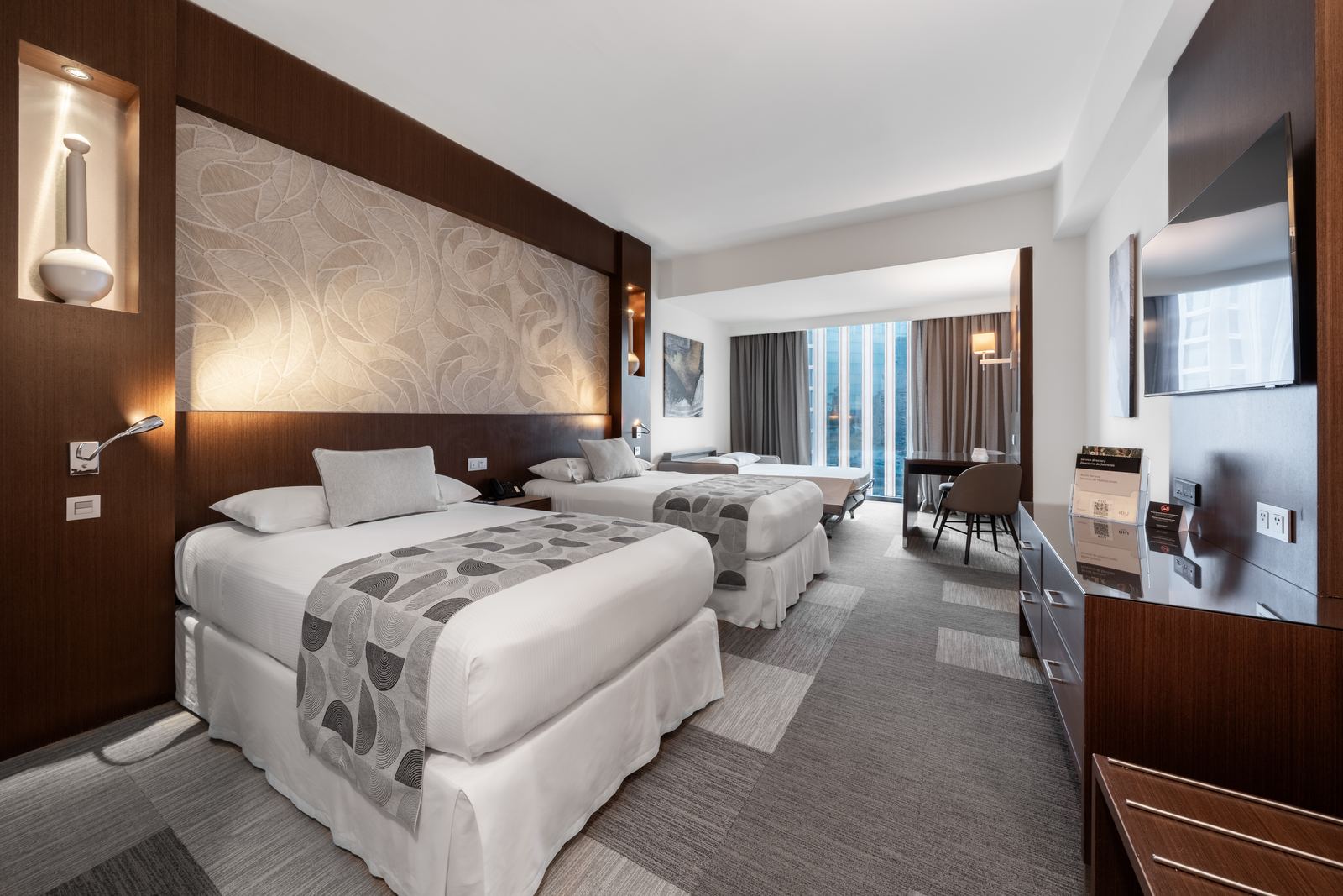 Deluxe Family Twin room